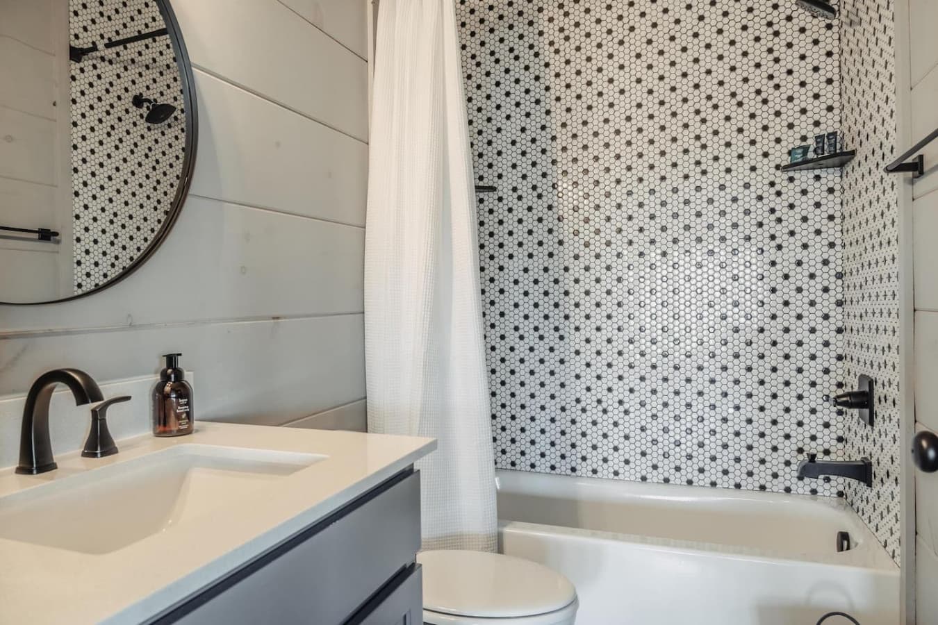 Additional Bathroom (Upstairs)