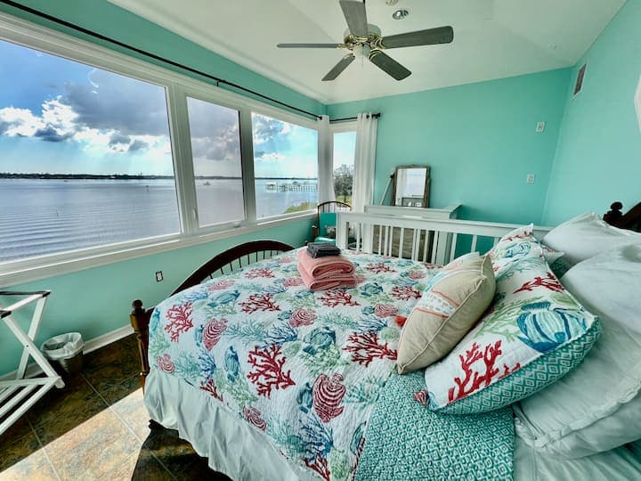 Osprey Loft-Best views. They have plantation shutters on them now