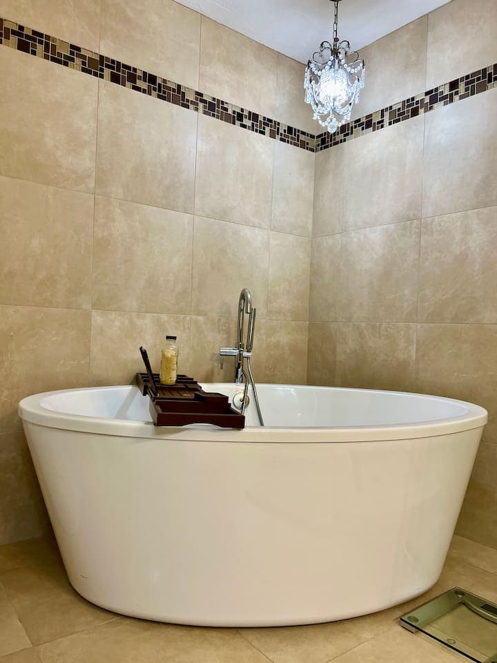 Main Bathroom tub