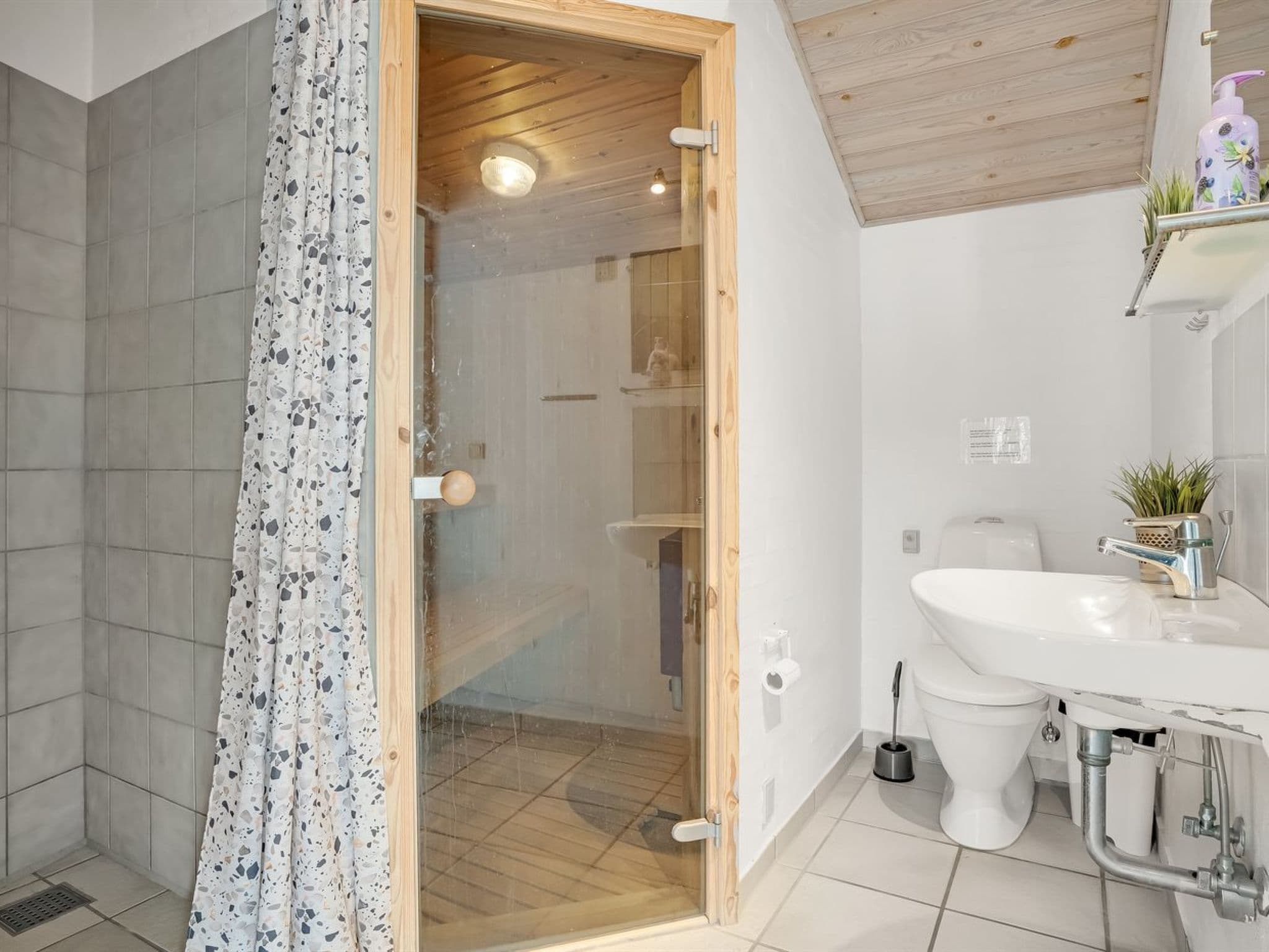 Bathroom / Wellness