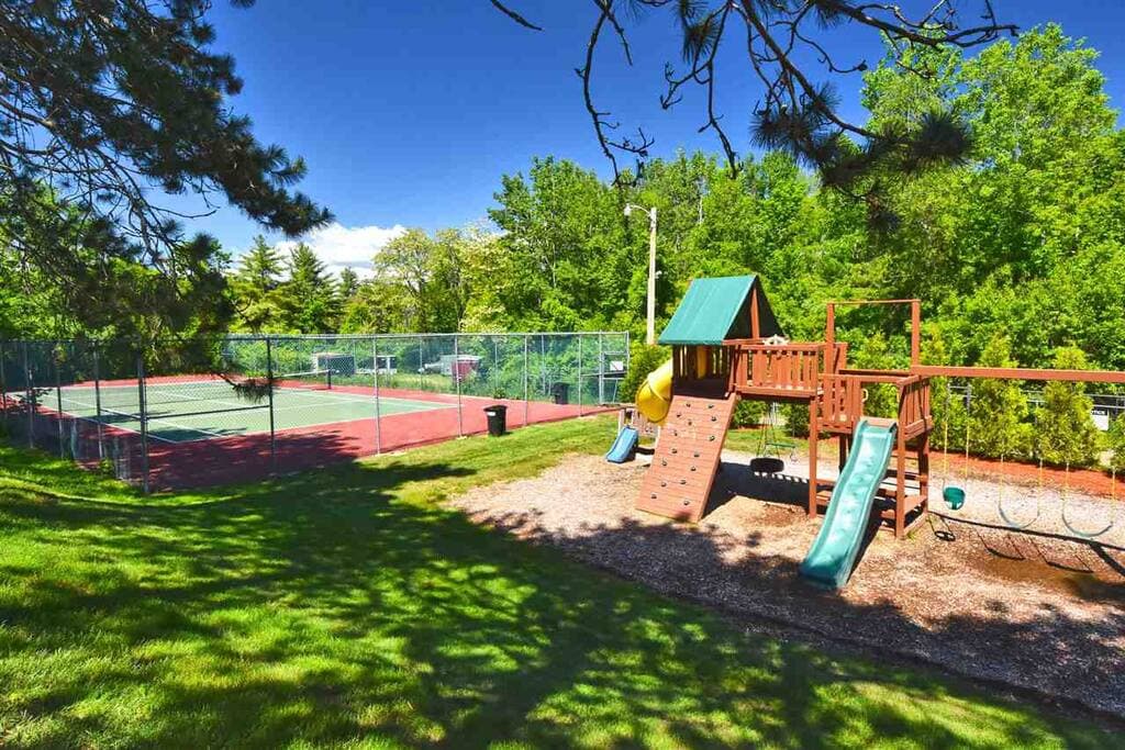 Cozy 2 Bdrm Condo walking distance to Weirs Beach