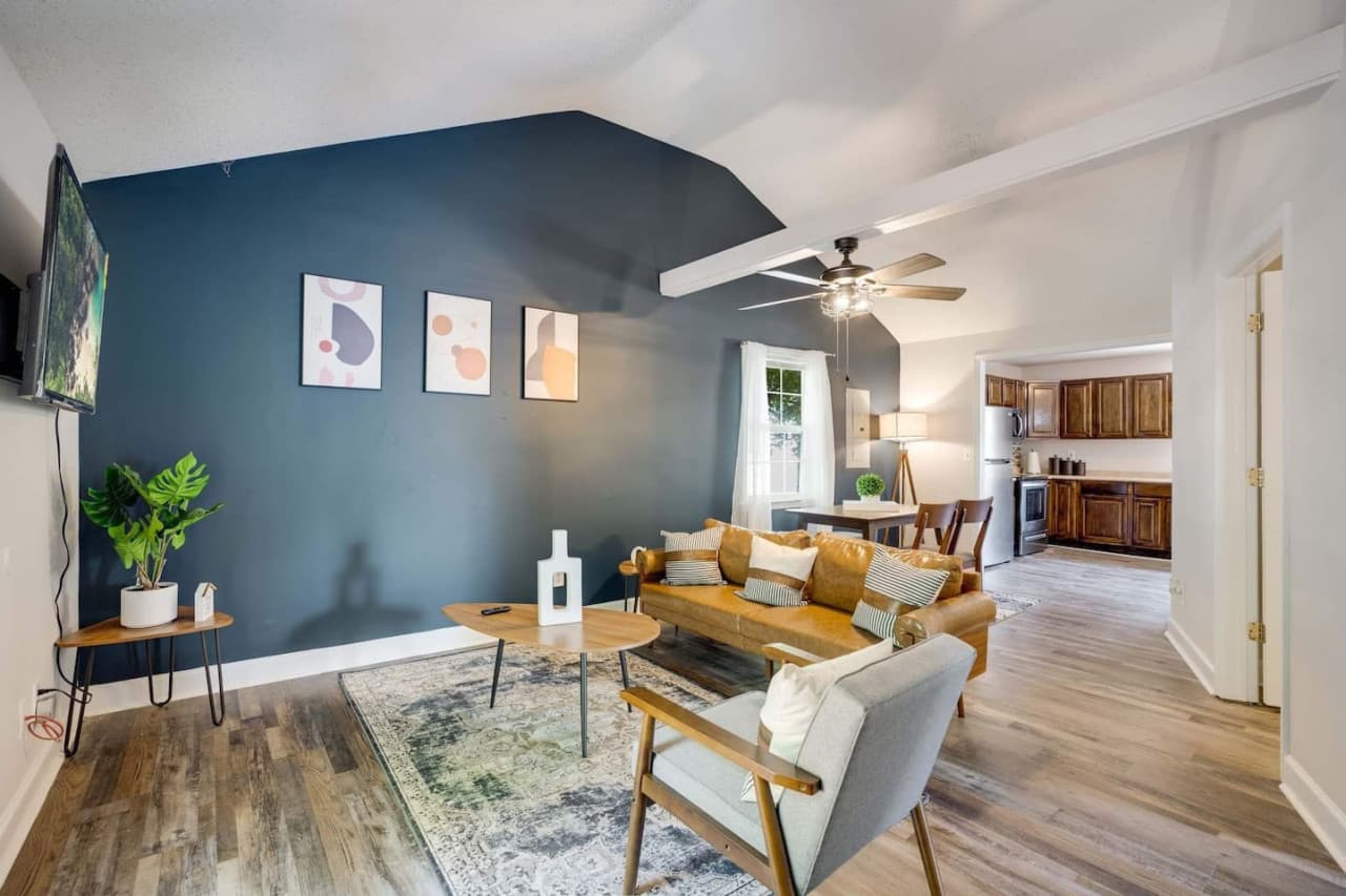 Cozy Oasis of Downtown Clarksville!