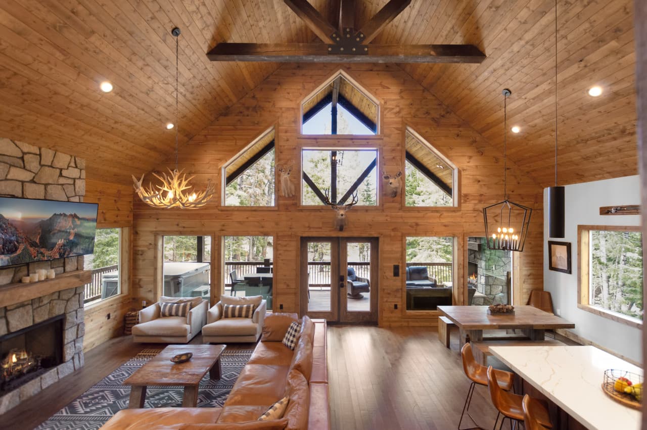 🏔️ Luxury Duck Creek Cabin Retreat | Spa, Fire Pit, Game Room