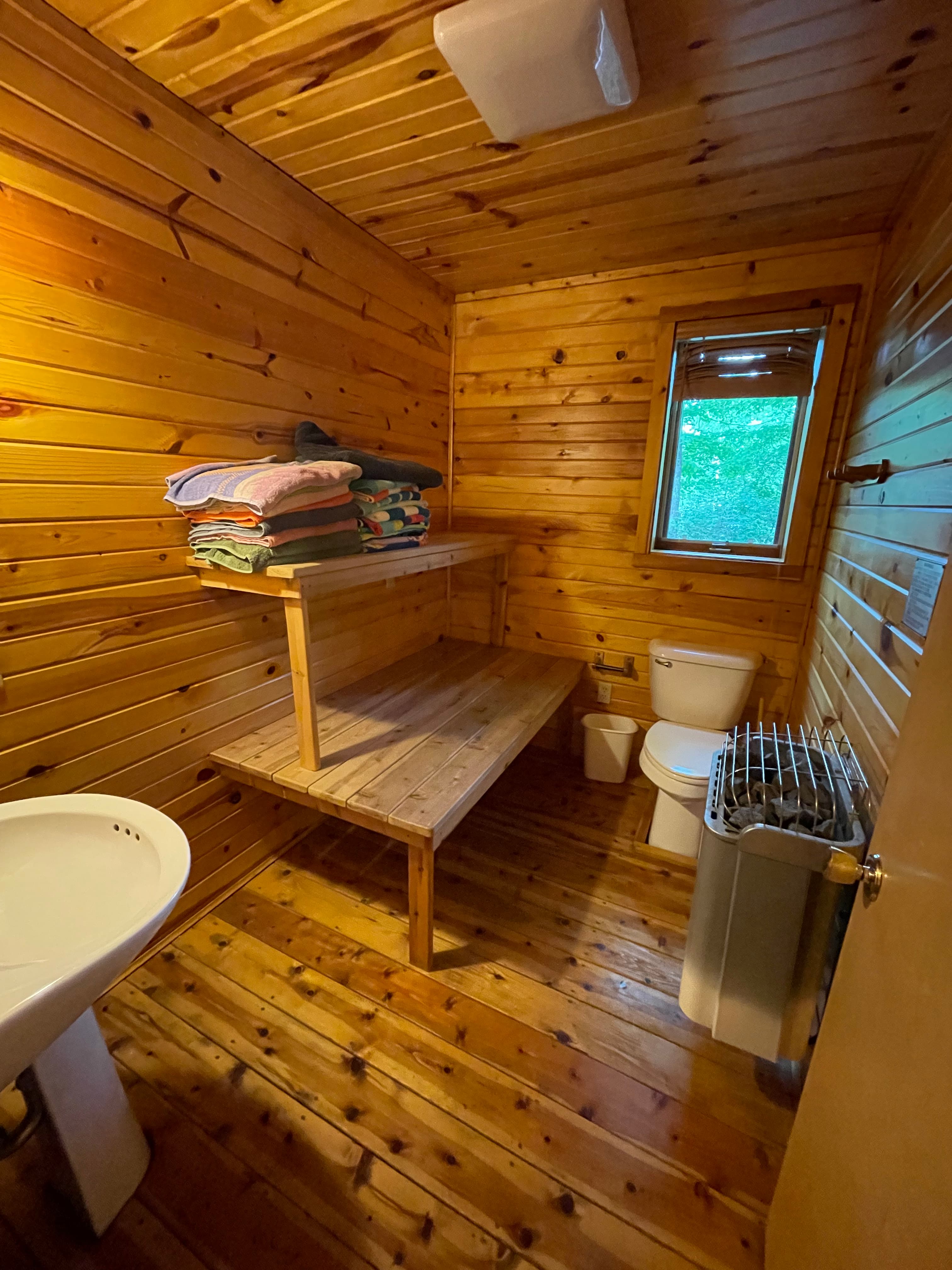 Lower level bath with Sauna