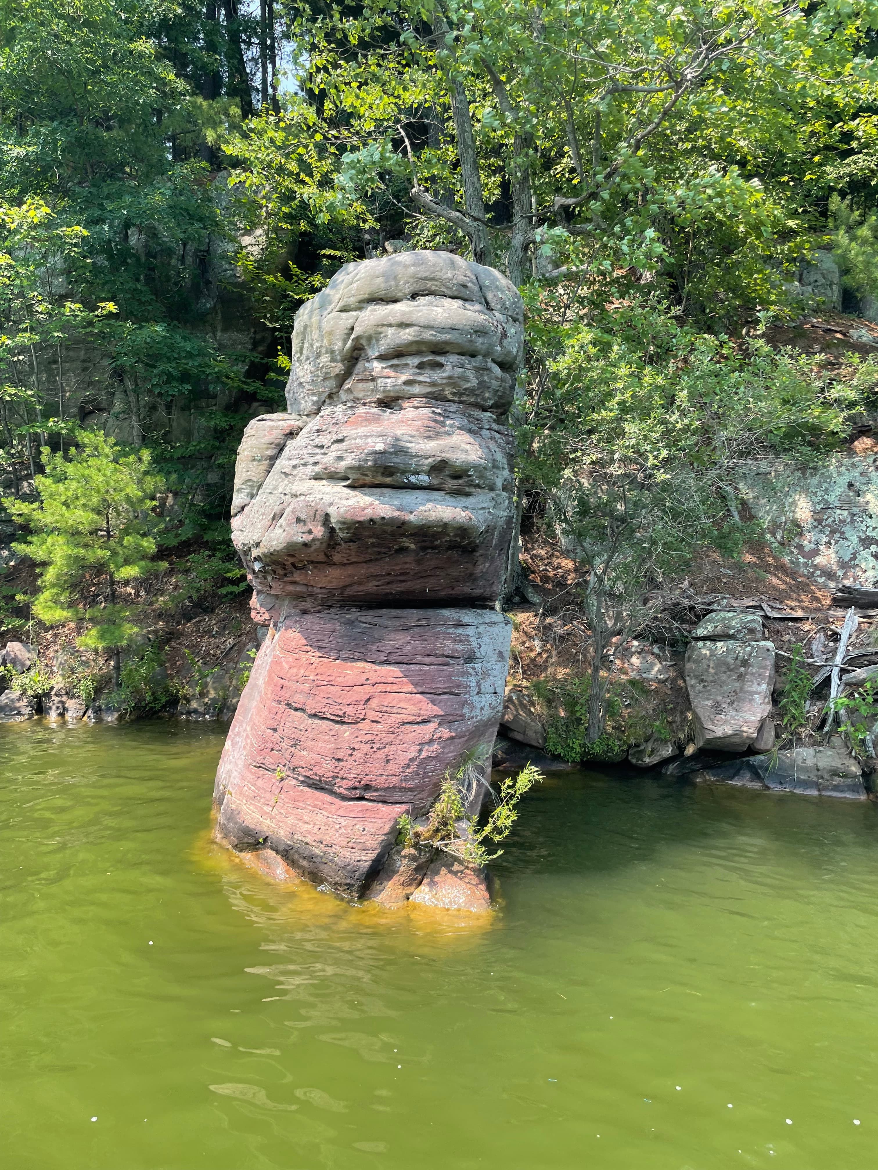 Beautiful rock formations all over the lake. 