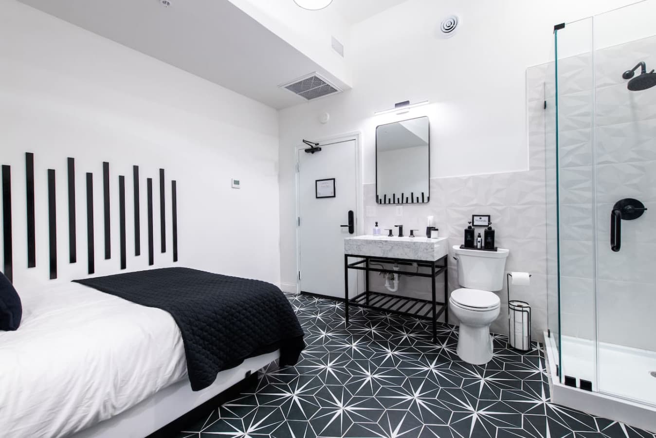 Hollyhock Suite 409: 1 bed/1 bath