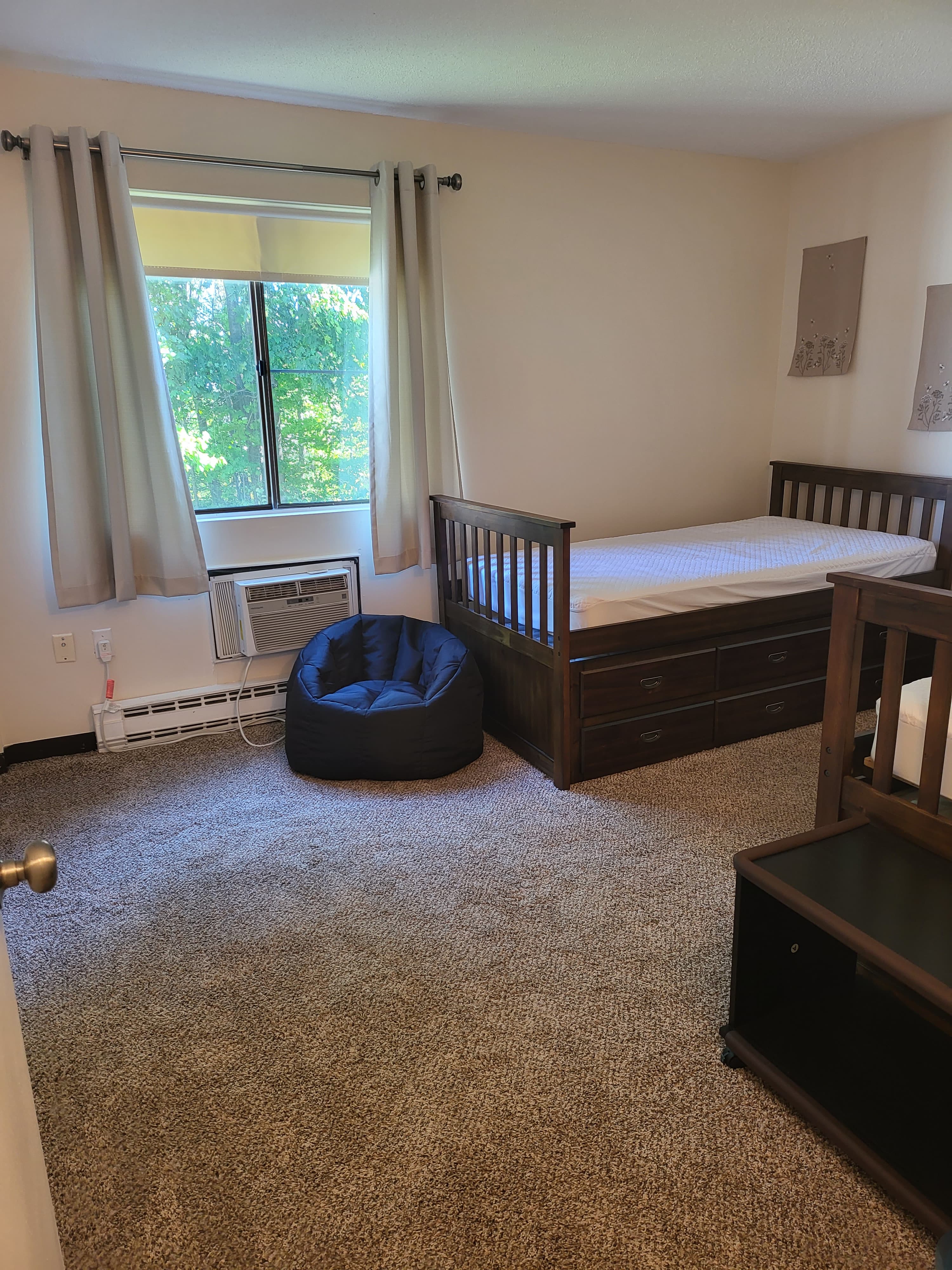 2nd Bedroom 2 Twin Beds