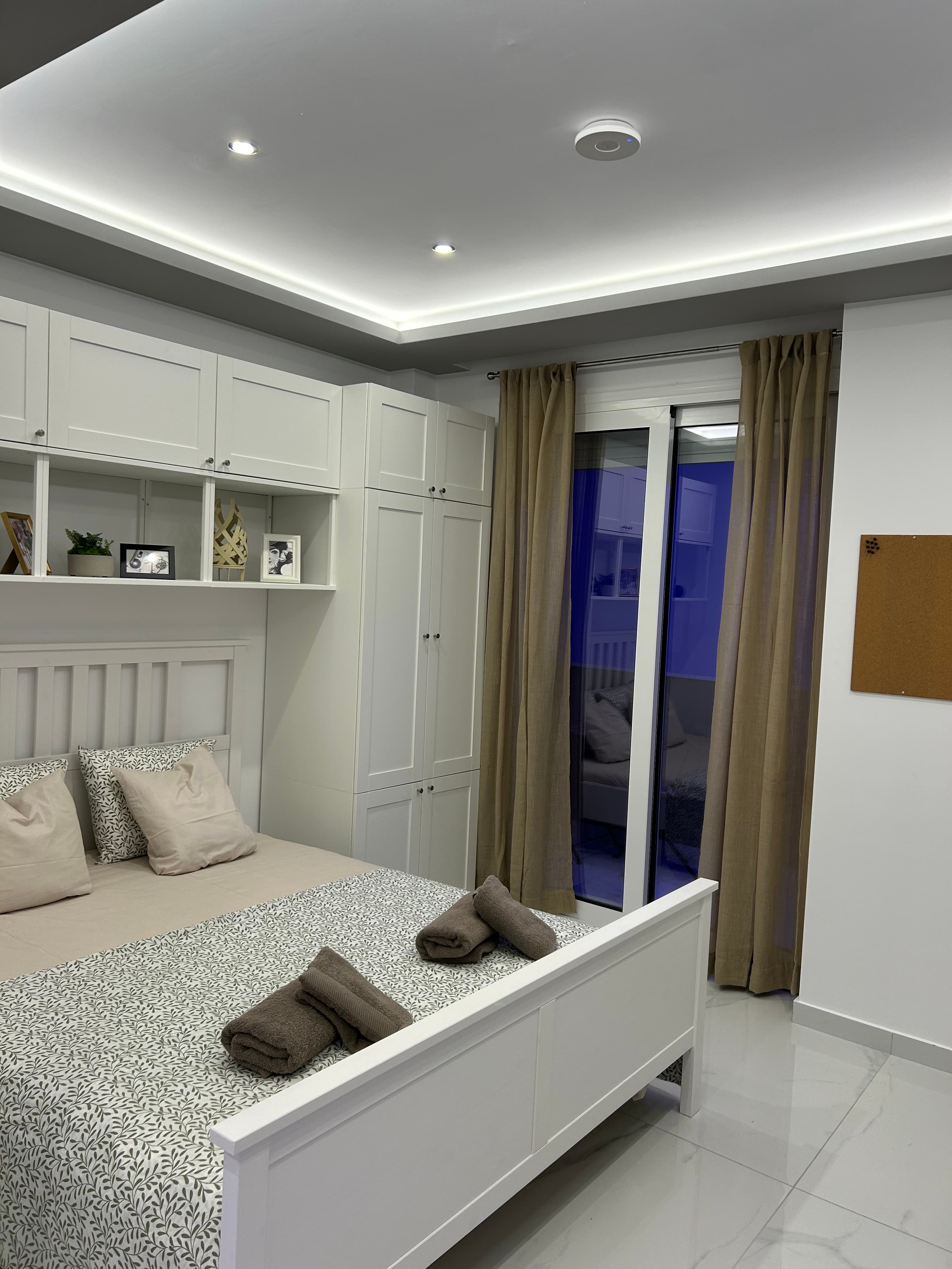 Studio - full view with bed and wardrobe