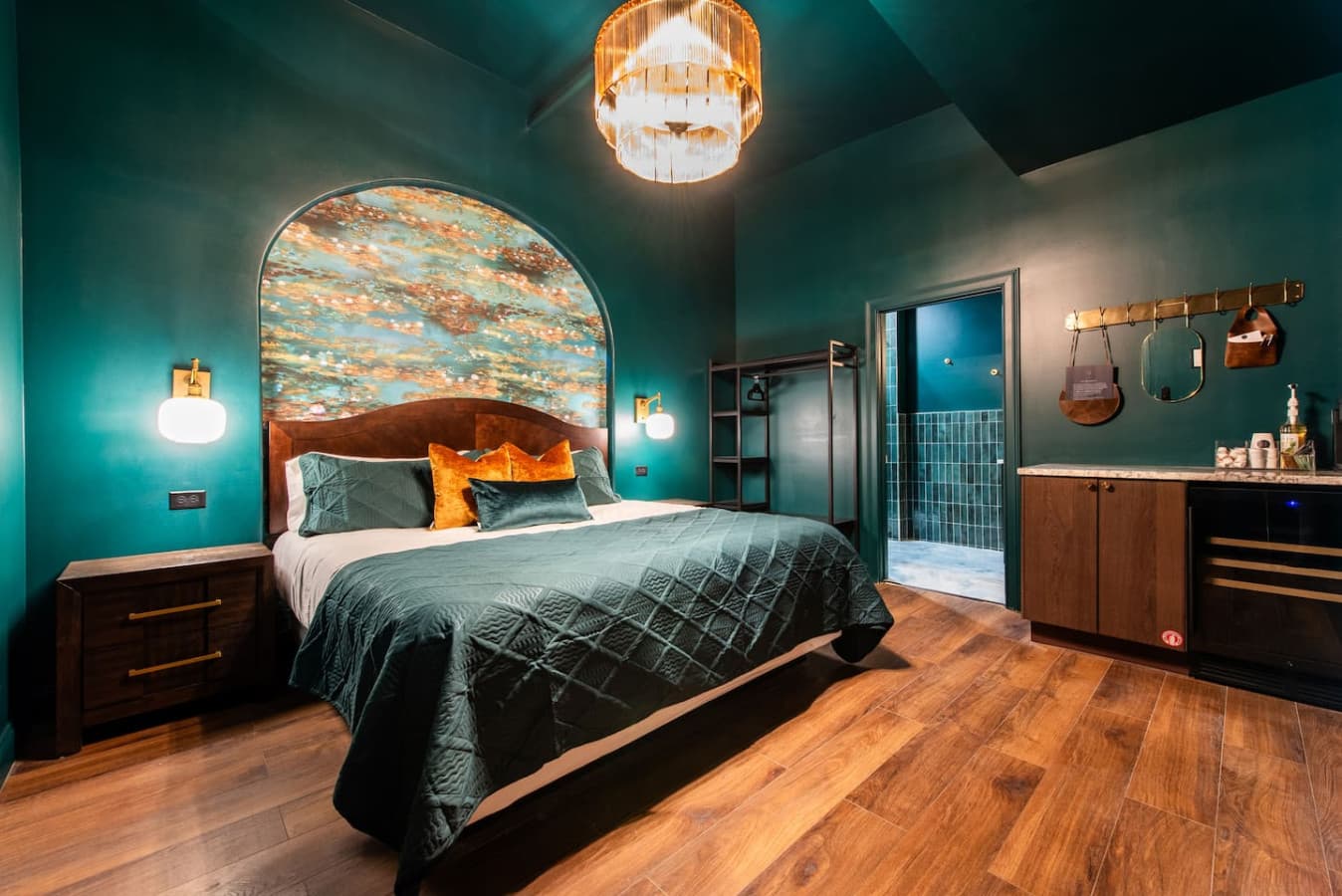 Hollyhock Suite 411: 1 bed/1 bath