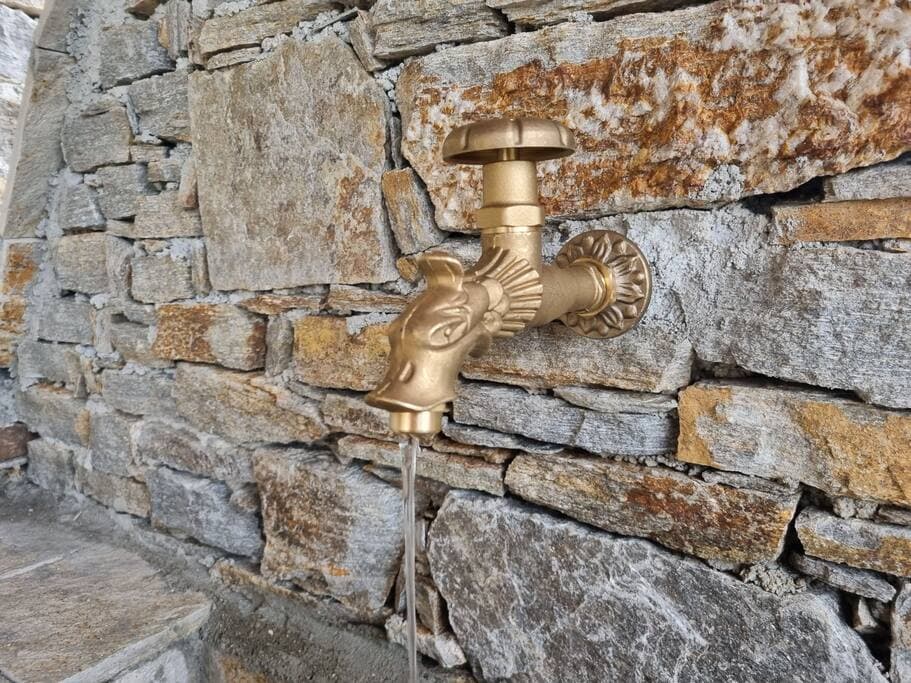 Water tap