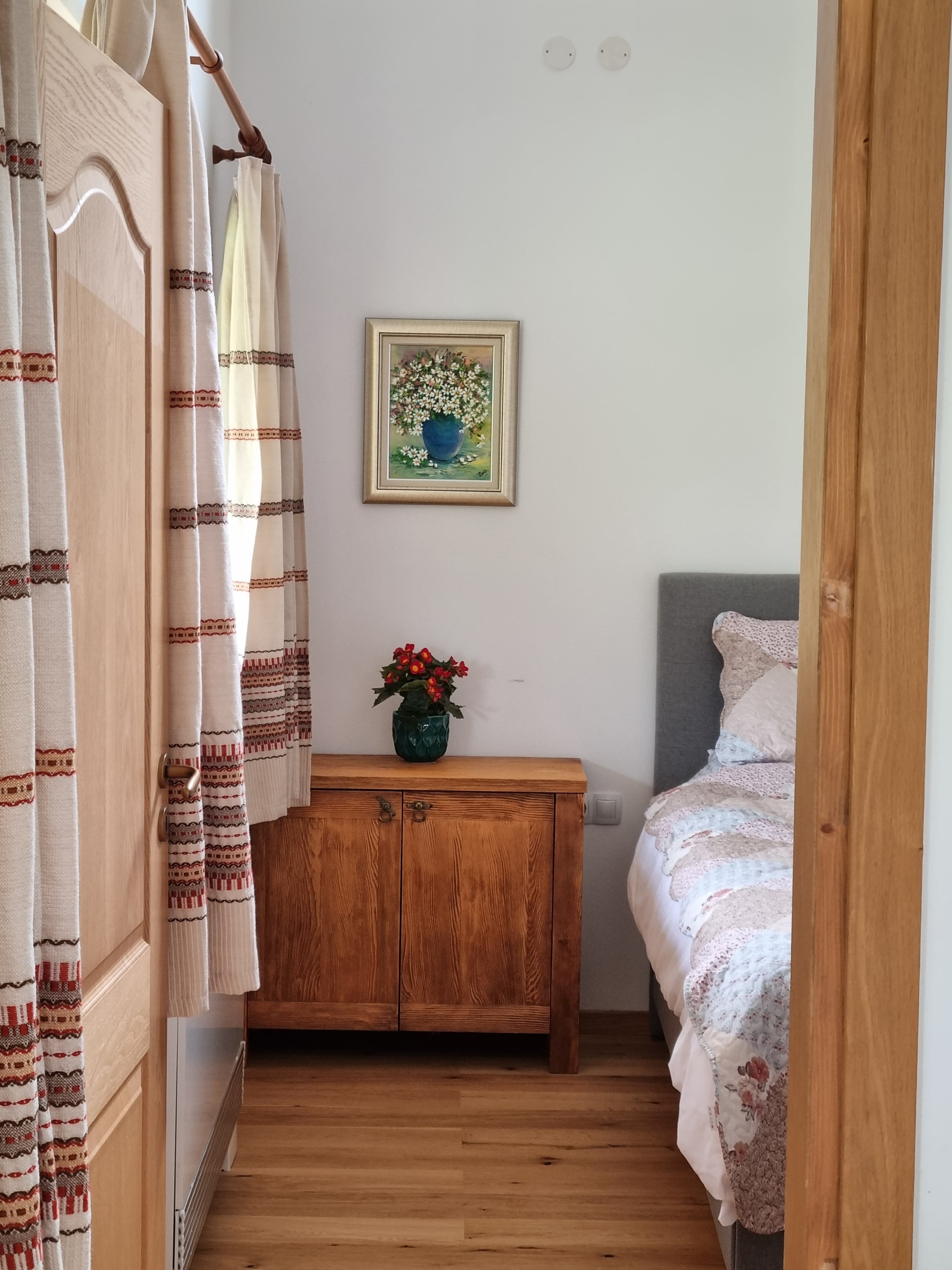 Entrance to bedroom 2