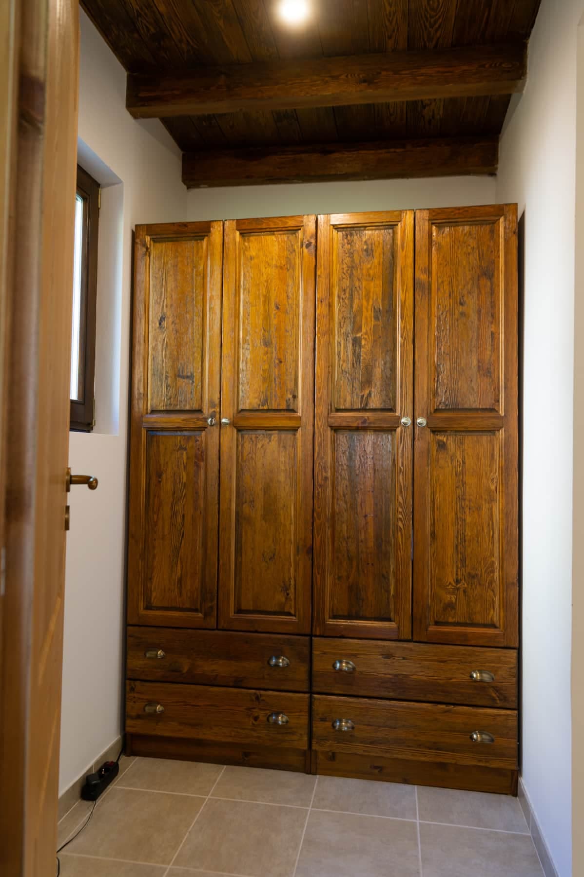 Dressing room with built-in wardrobes