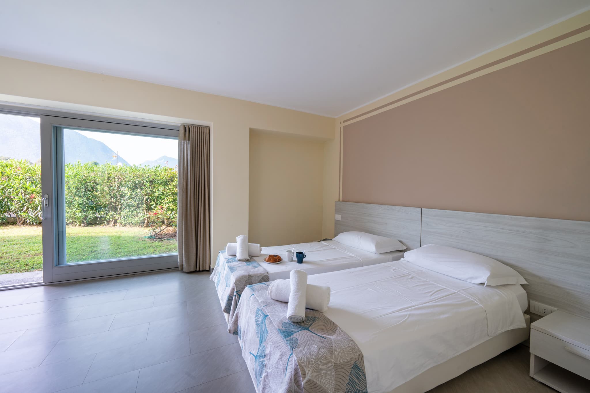 Bedroom 2, floor 1 (family room)