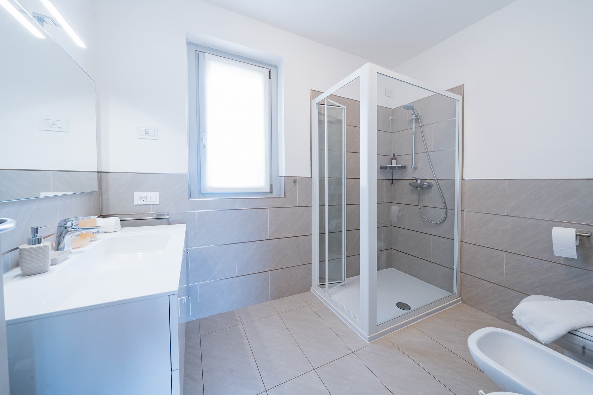 Bathroom 3, floor 2