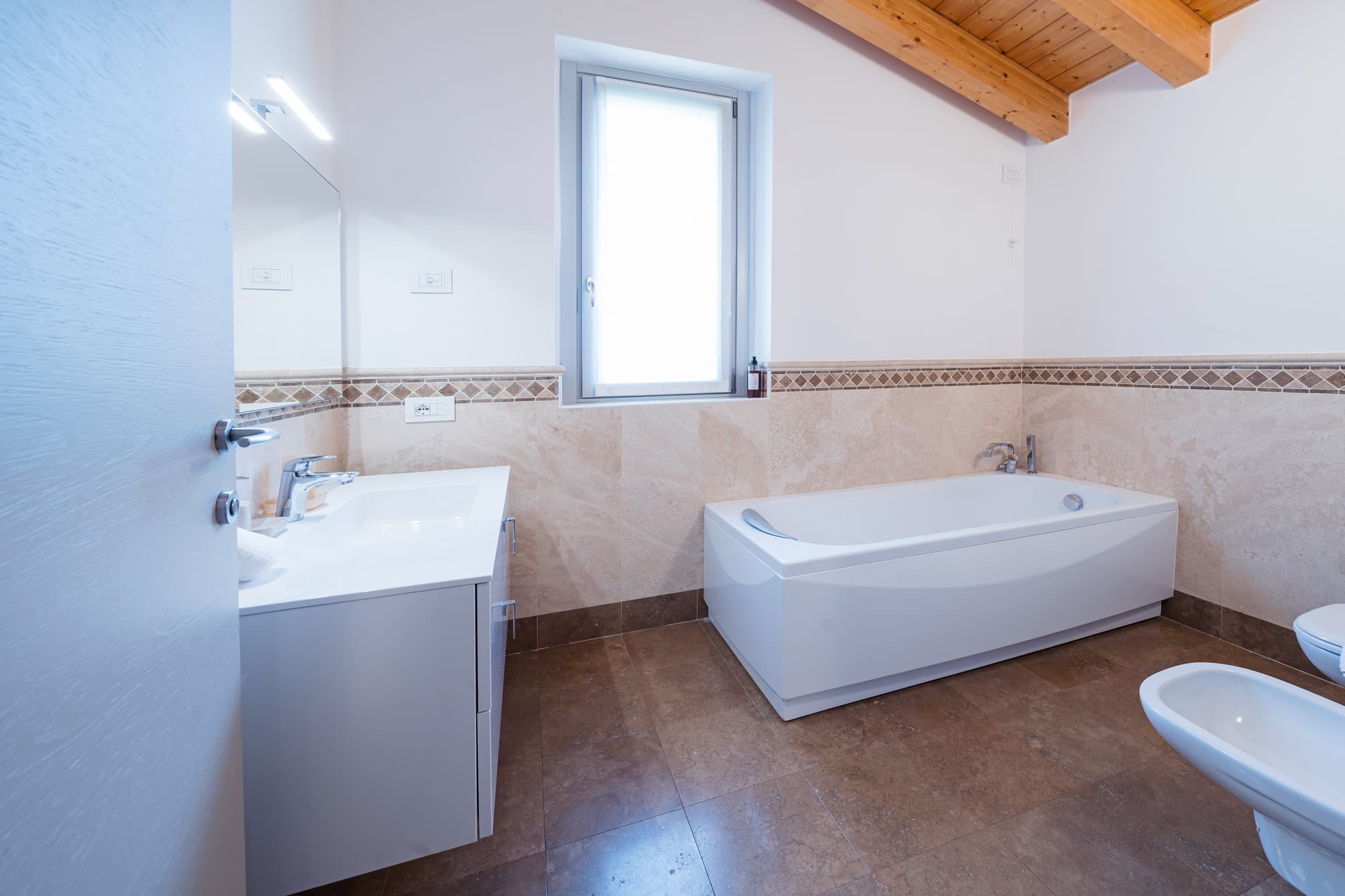 Bathroom 4, floor 3
