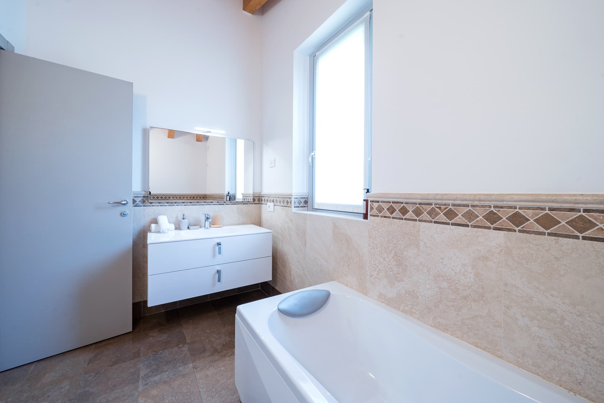 Bathroom 4, floor 3