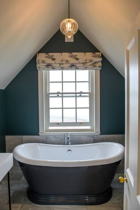 Bedroom 3: Dwarwick - ensuite bath