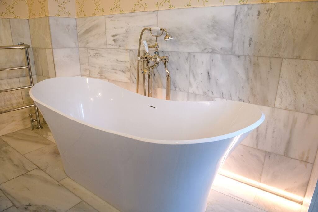 Bedroom 1: Bushta - bathroom with large bath and shower in the turret