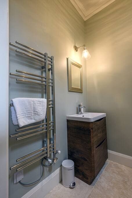 Bedroom 7: Olrig - ensuite shower room