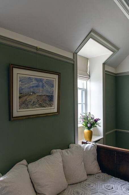 Bedroom 2: Morven - day bed