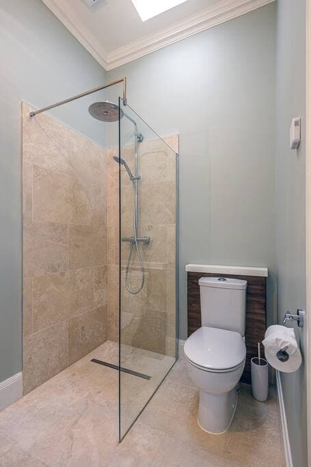 Bedroom 7: Olrig - ensuite shower room
