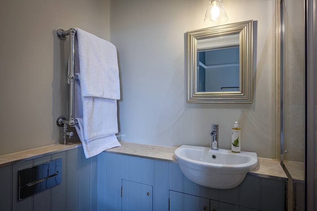 Bedroom 6: Hoy - ensuite shower room