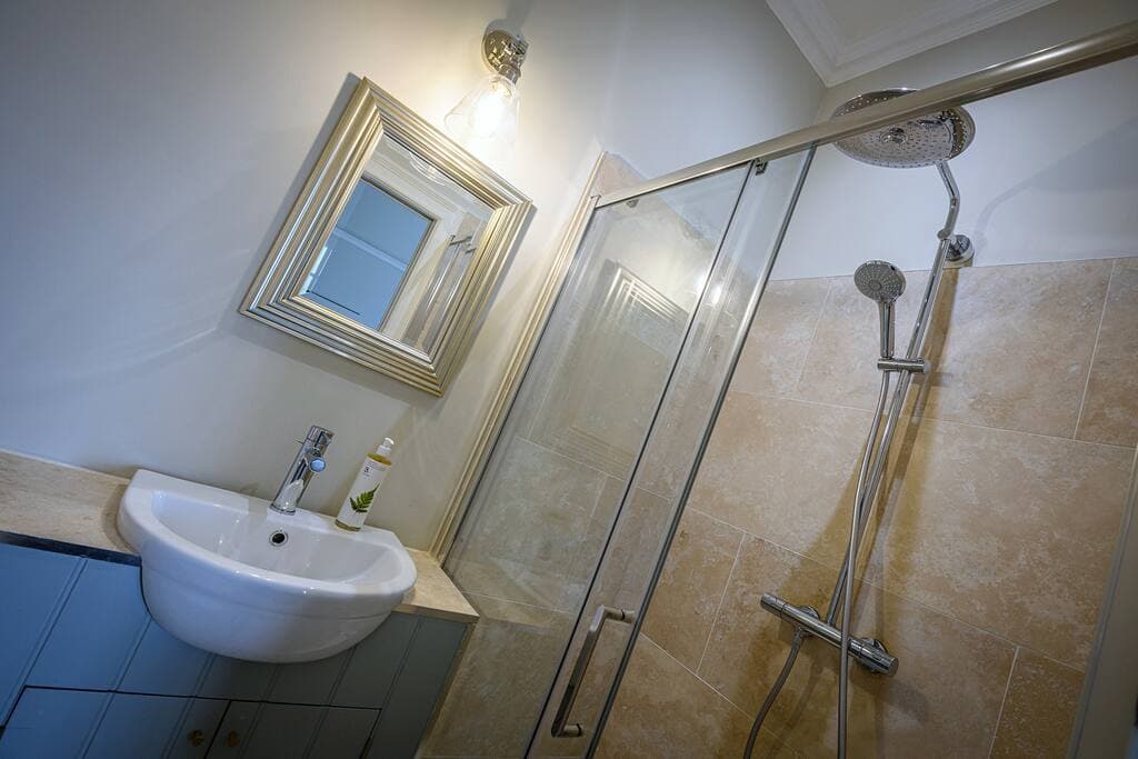 Bedroom 6: Hoy - ensuite shower room