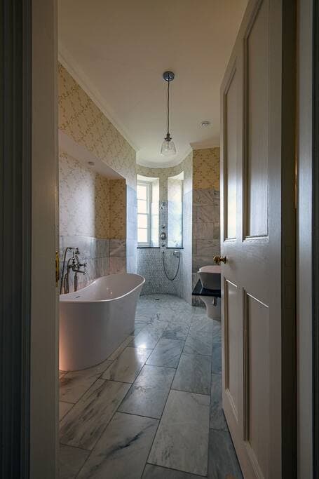Bedroom 1: Bushta - ensuite bath and shower room