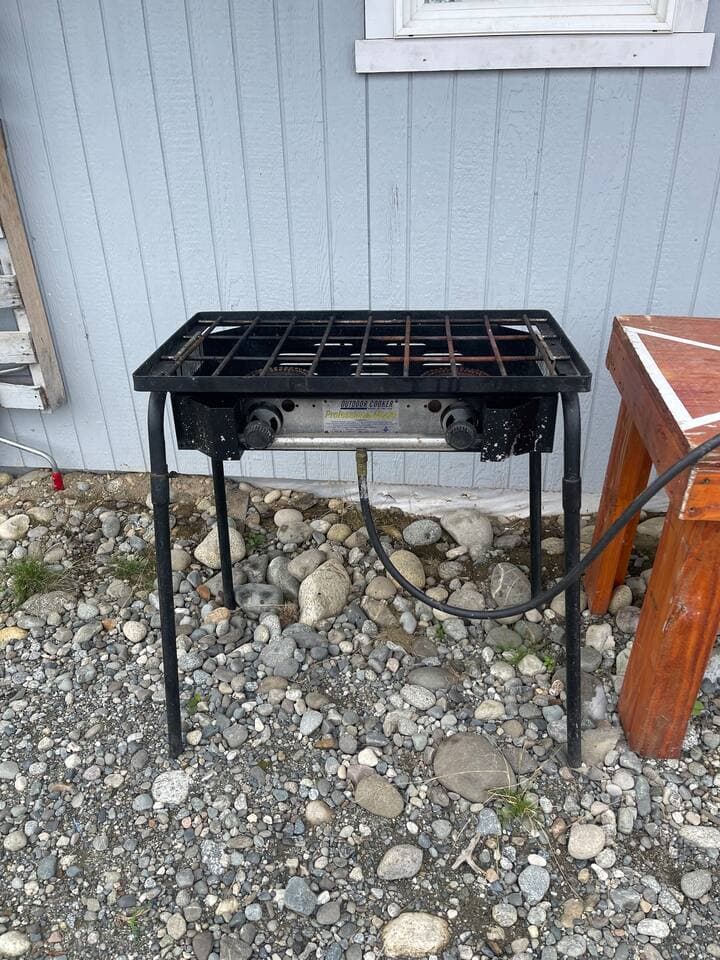 Propane grill (must bring own propane tank) or extra charge for tank delivery. 