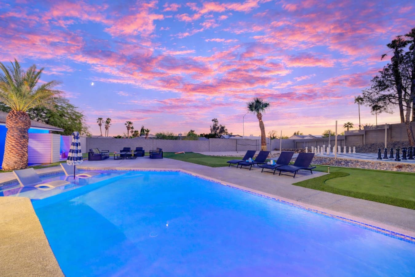 NV2017 pool loungers.png