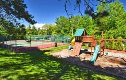 Copy of Cozy 2 Bdrm Condo walking distance to Weirs Beach