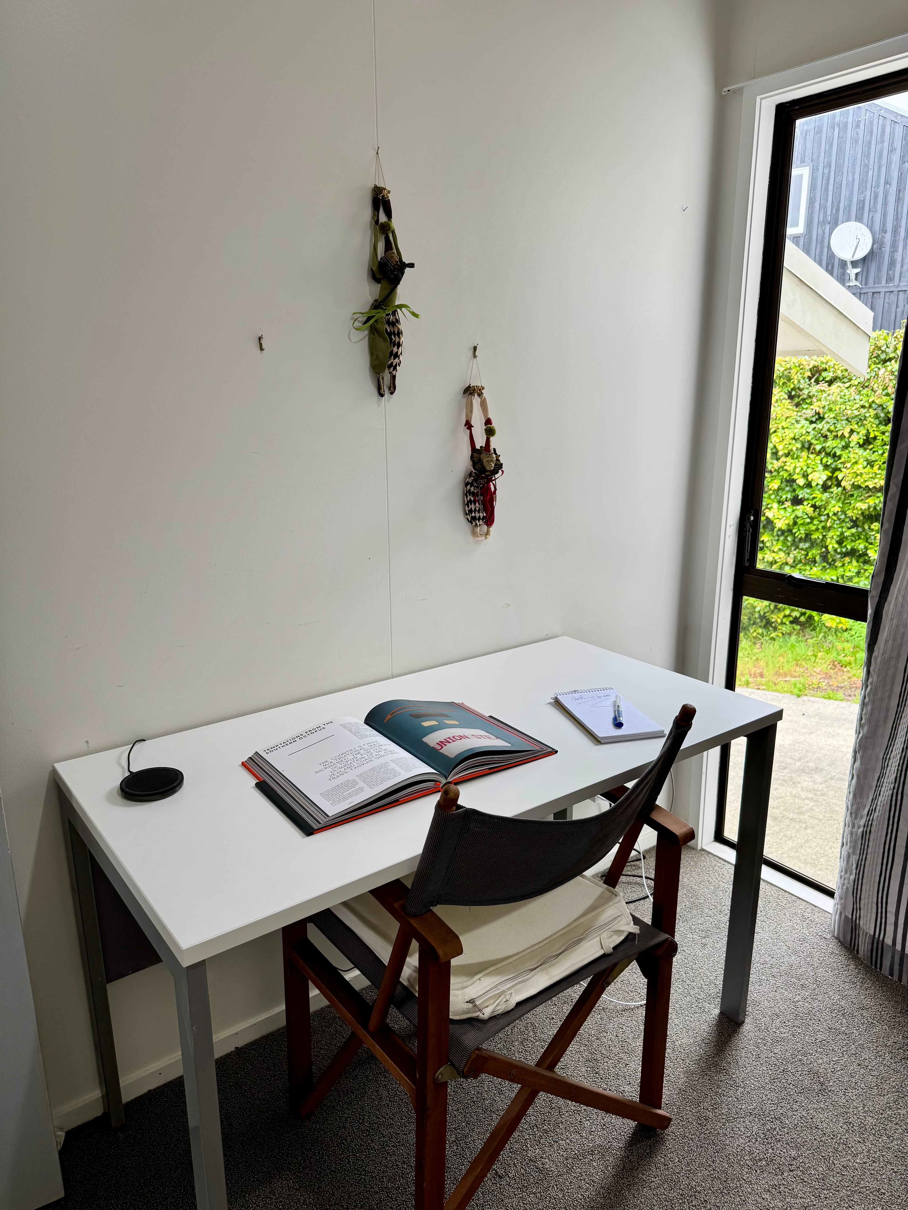 Single bedroom desk
