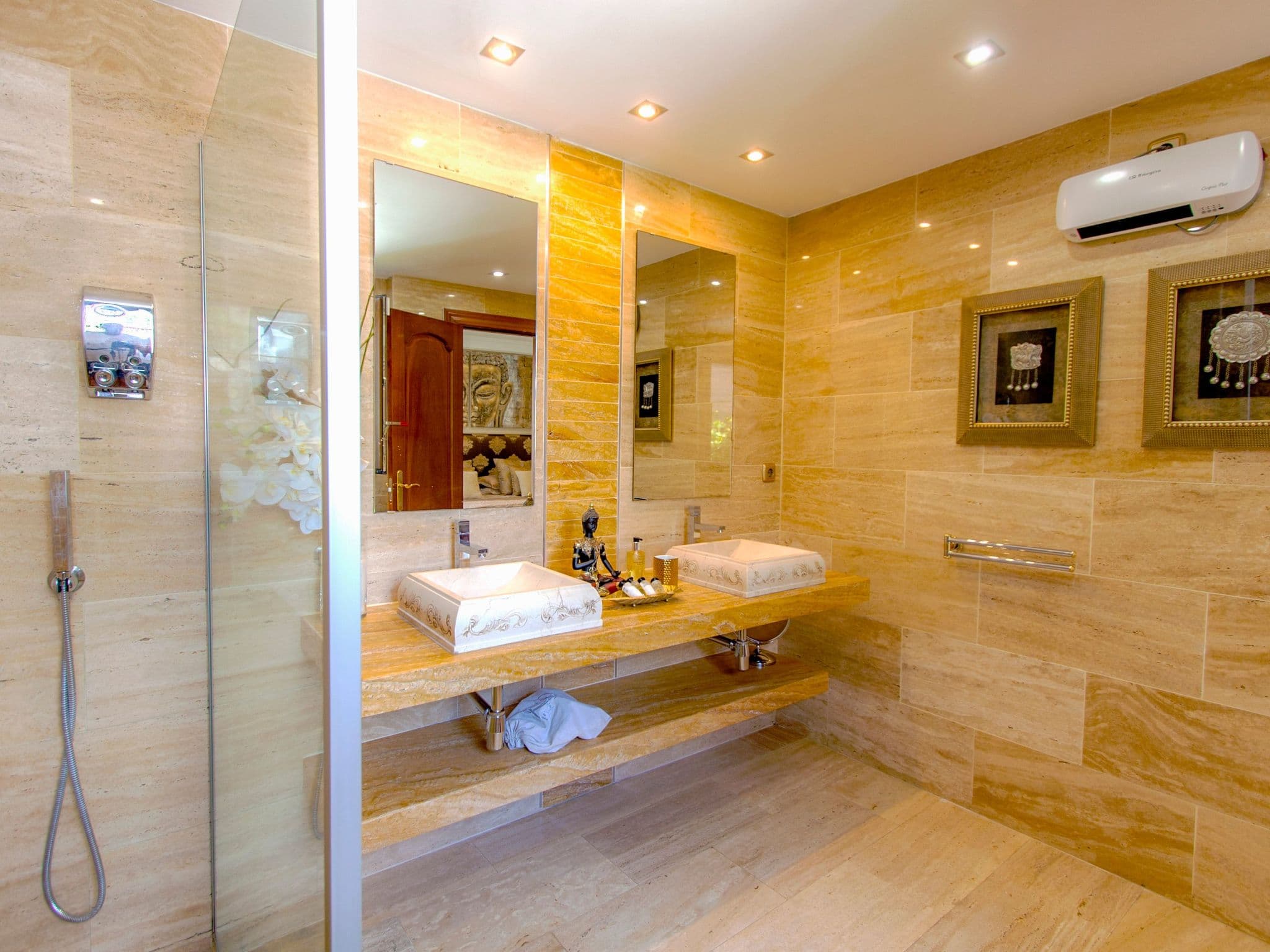 Bathroom / Wellness