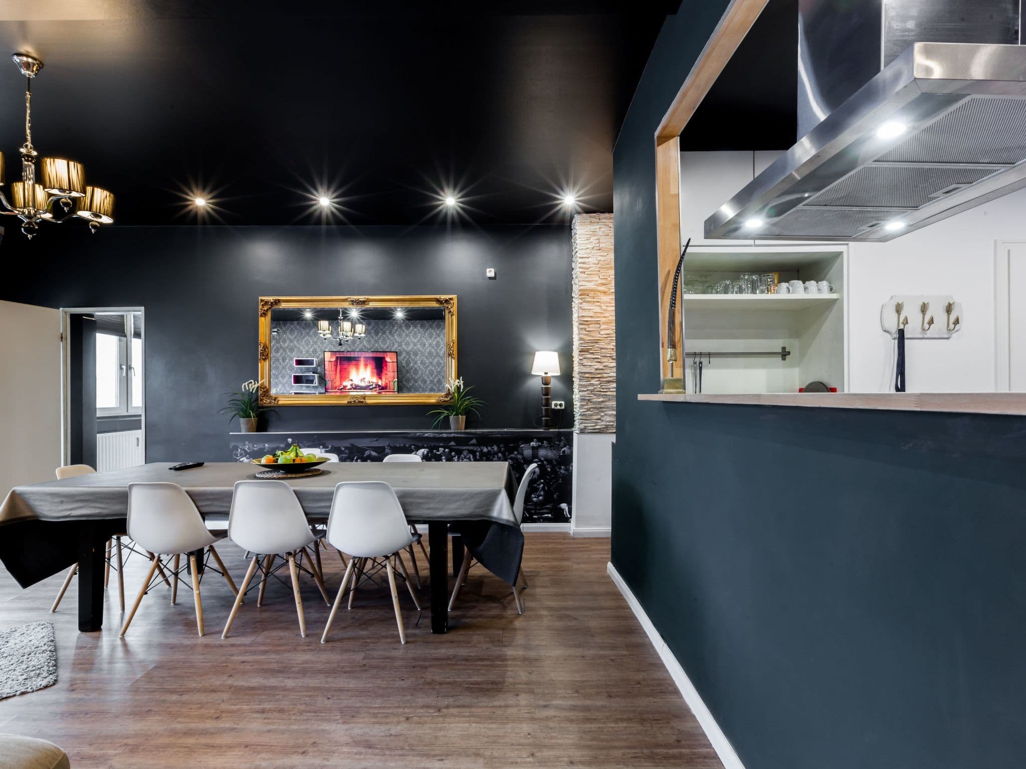 Kitchen / Dining Room