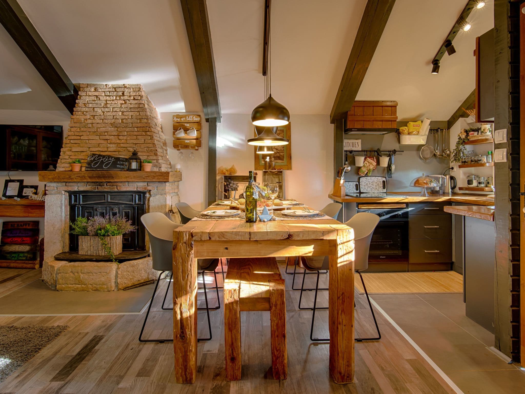 Kitchen / Dining Room