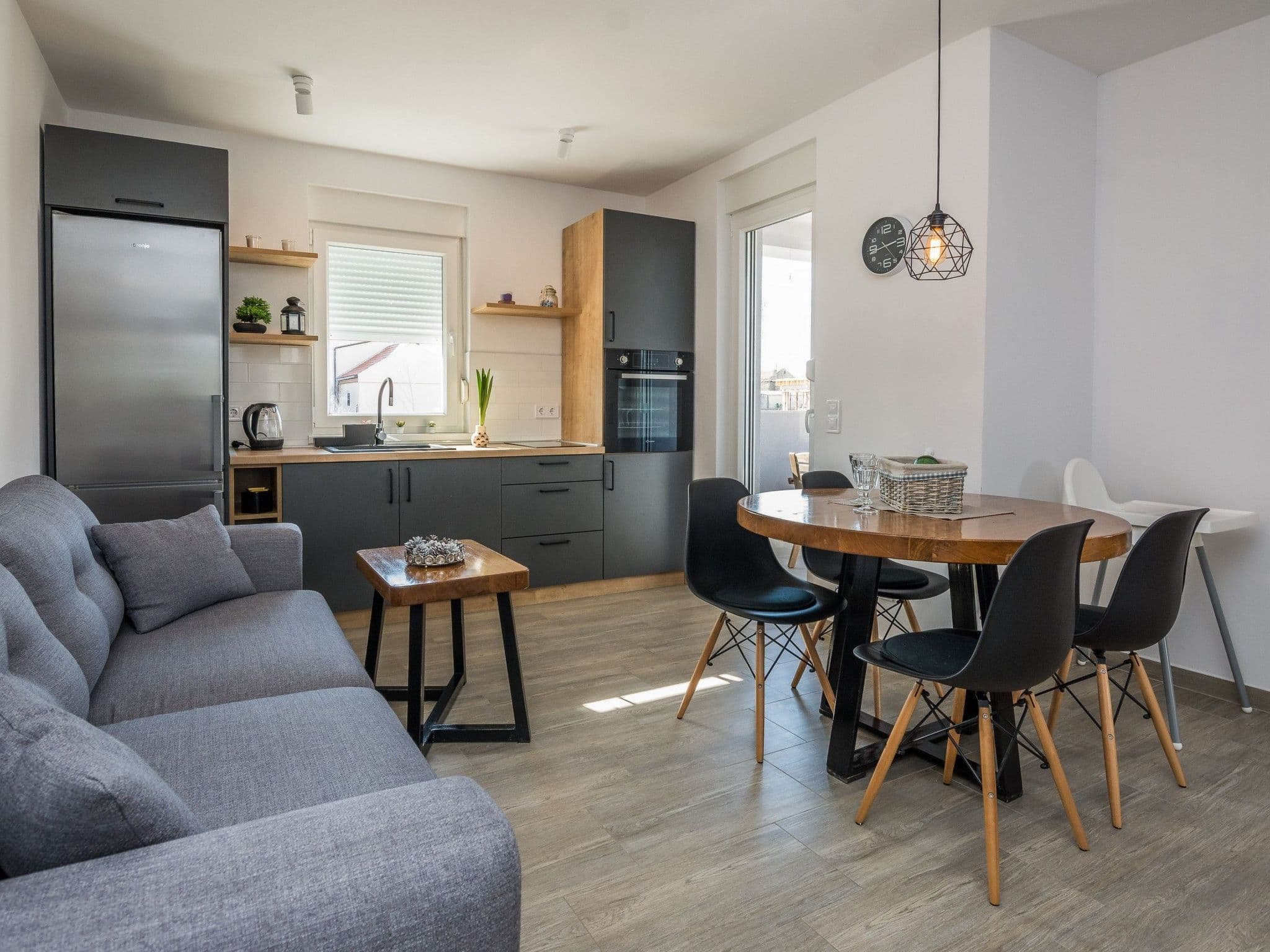 Kitchen / Dining Room