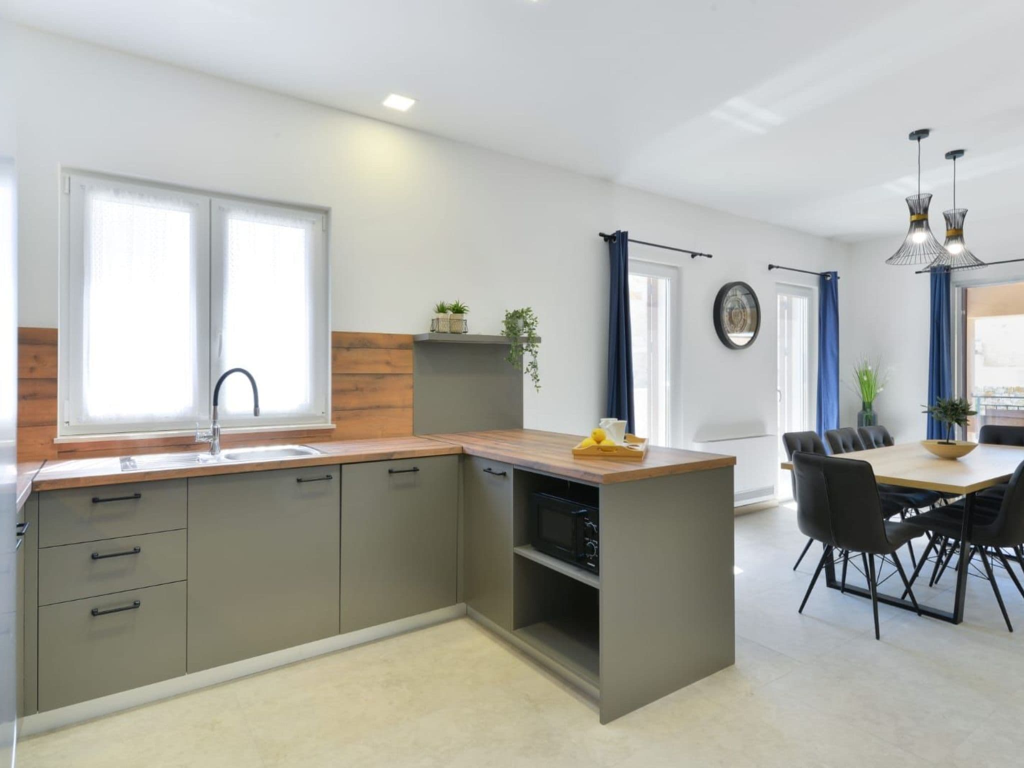 Kitchen / Dining Room