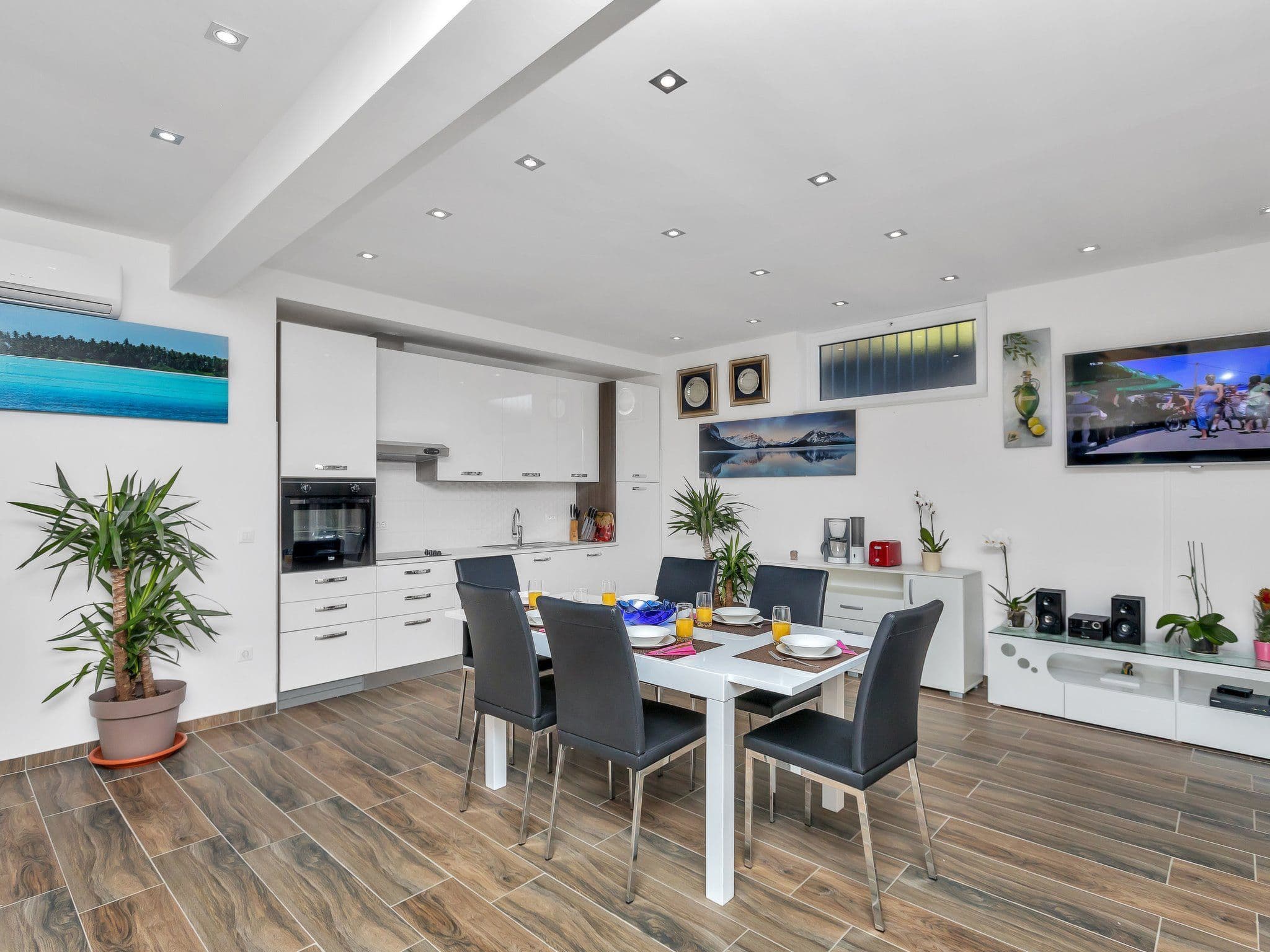 Kitchen / Dining Room