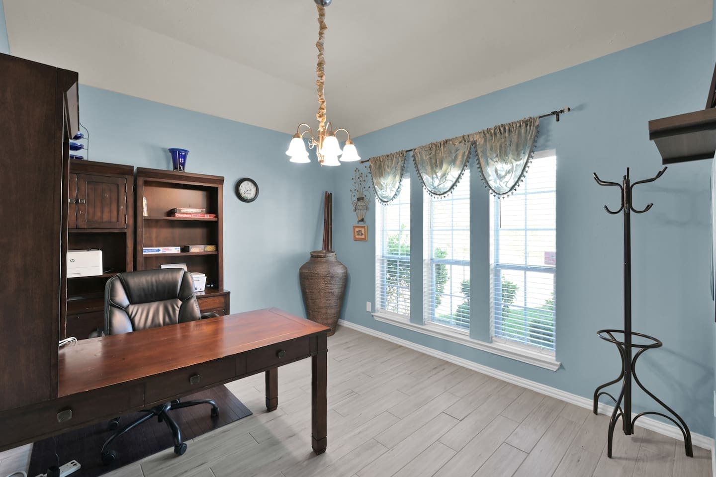 "Great study area for when I had to hit the books. I felt right at home! " - says our guest, Michelle.  This study area is quiet, but located at the front of the house so you can see your deliveries. 