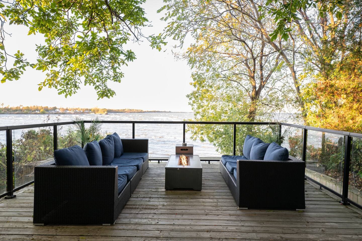 Relax on the lakefront lounge with comfortable seating and unbeatable water views. Perfect for morning coffee, evening wine, or simply unwinding by the shoreline.