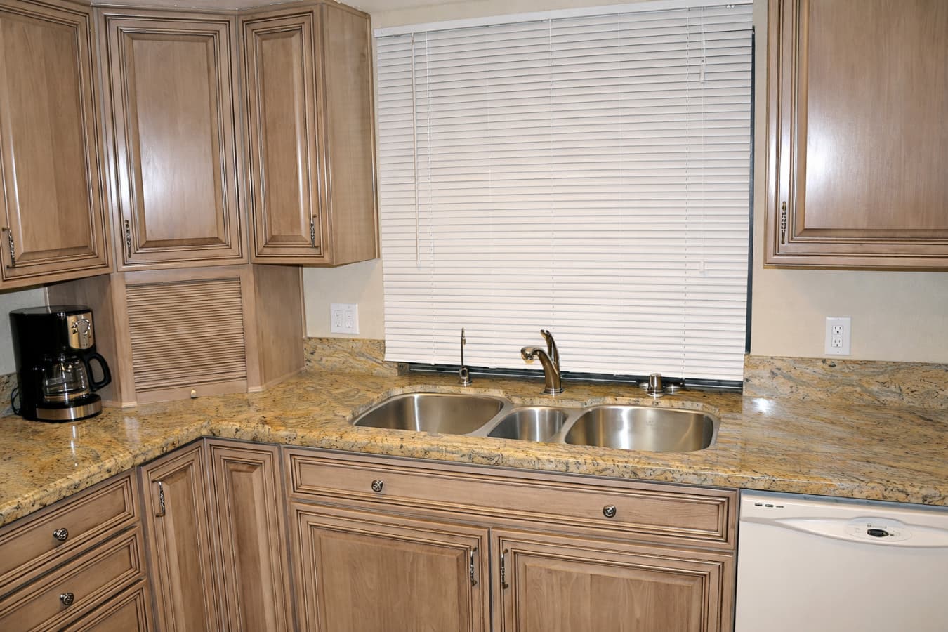 NV7705 kitchen 2.png