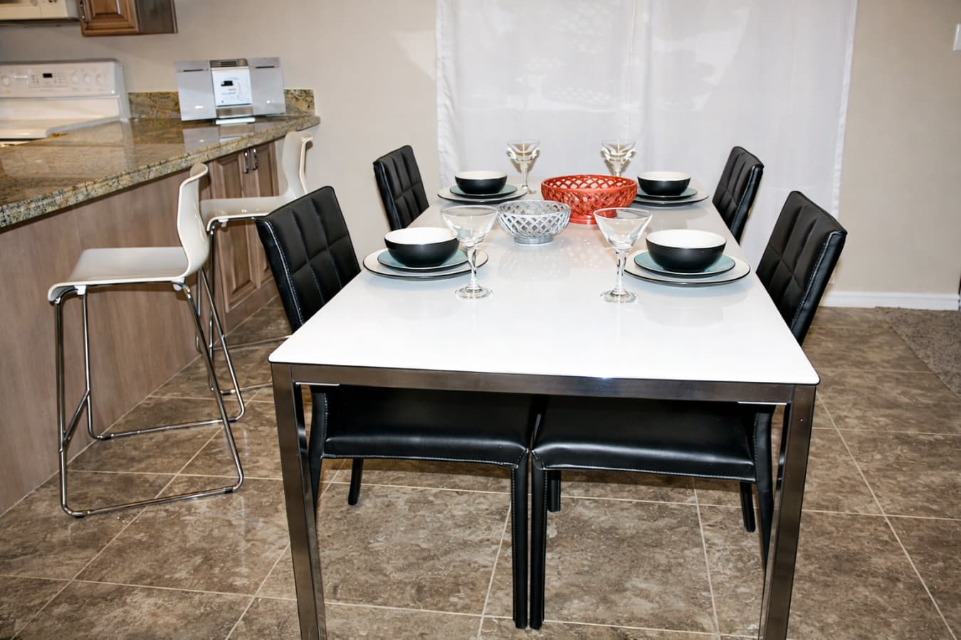 NV7705 dining.png
