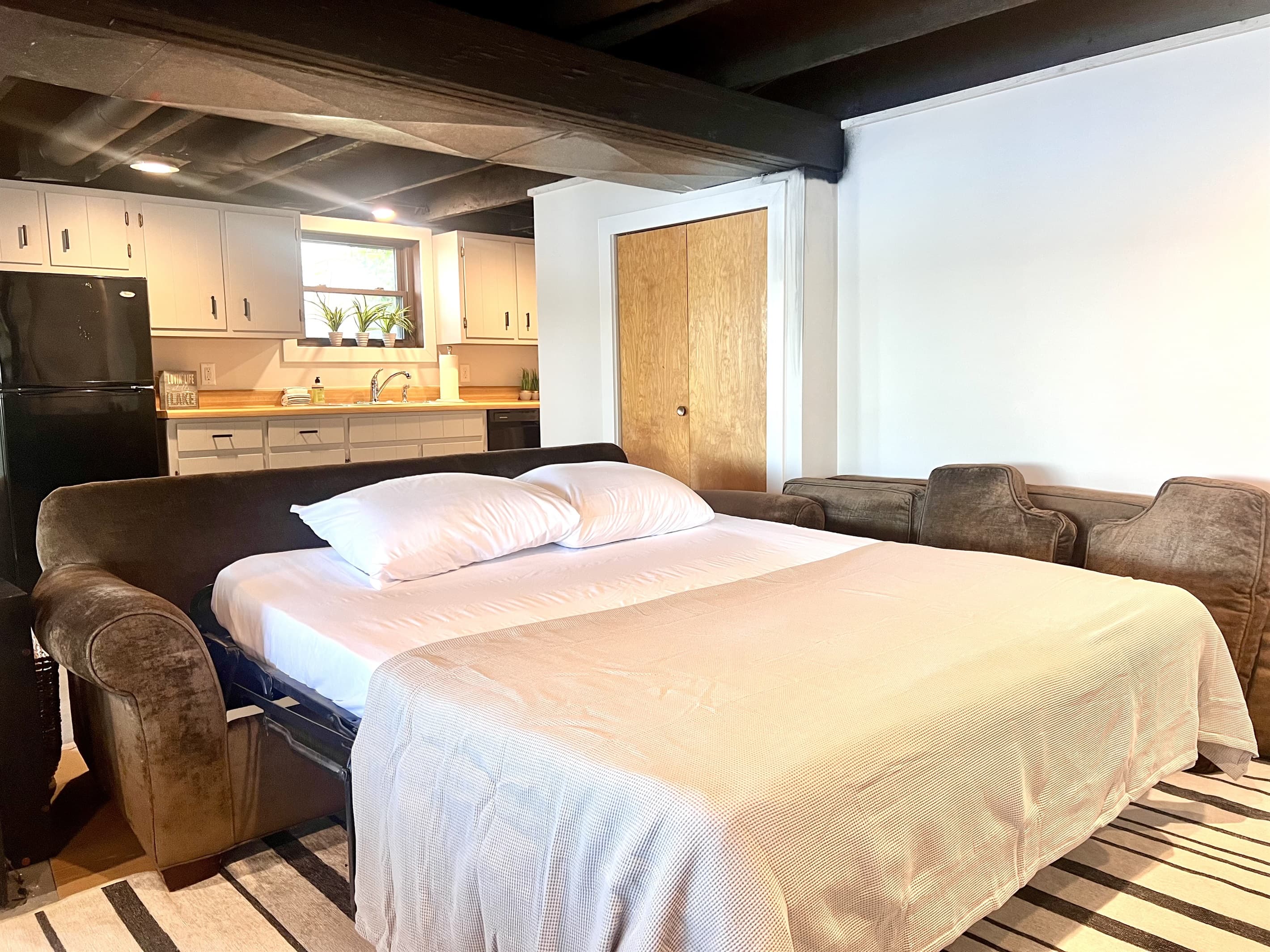 Bed 4 | Basement | Queen Sleeper
