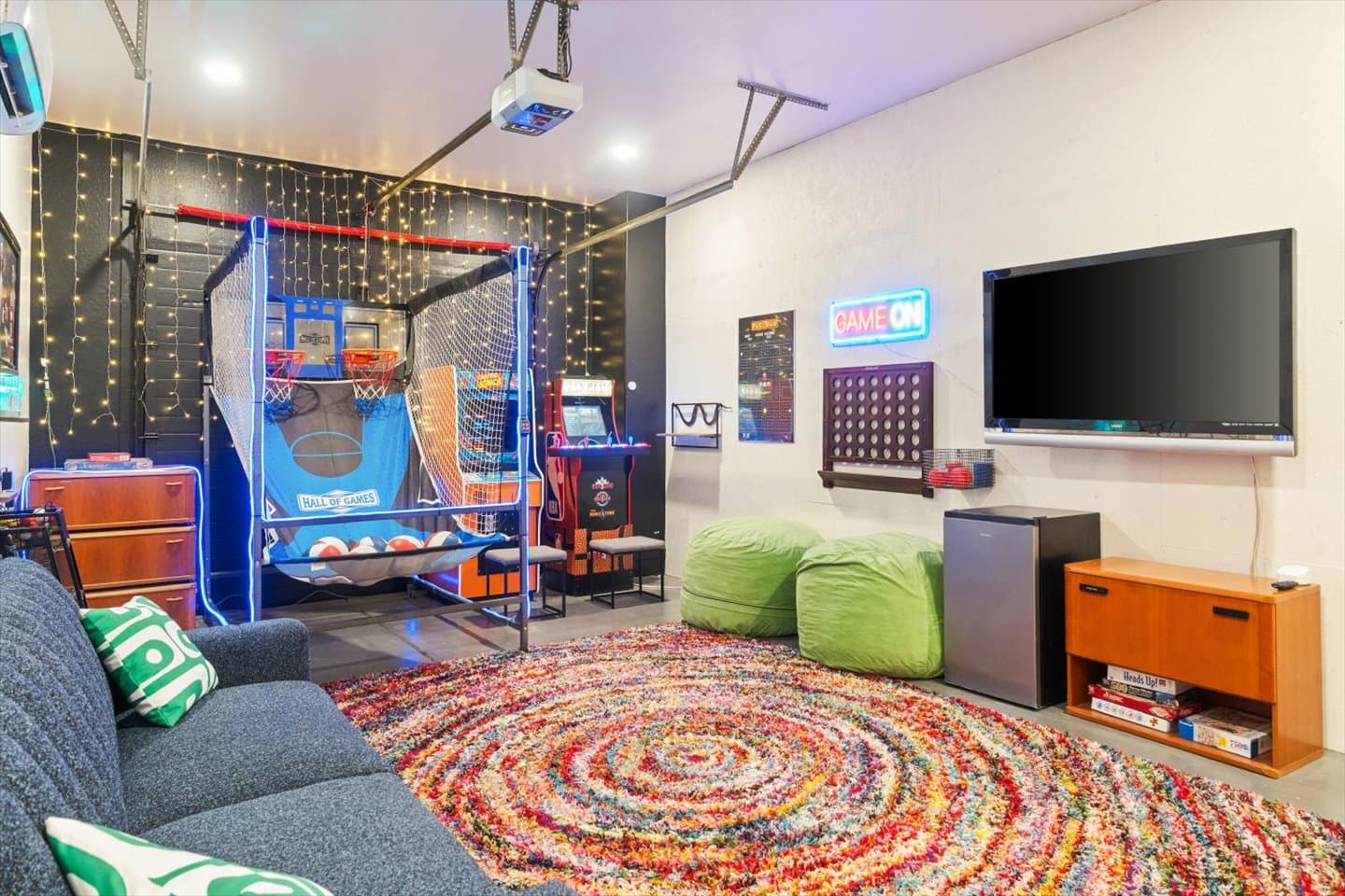55" TV | Huge Connect Four | Mini Fridge | Full size pull out sofa