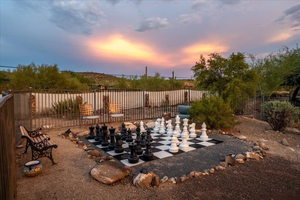 Giant Chess