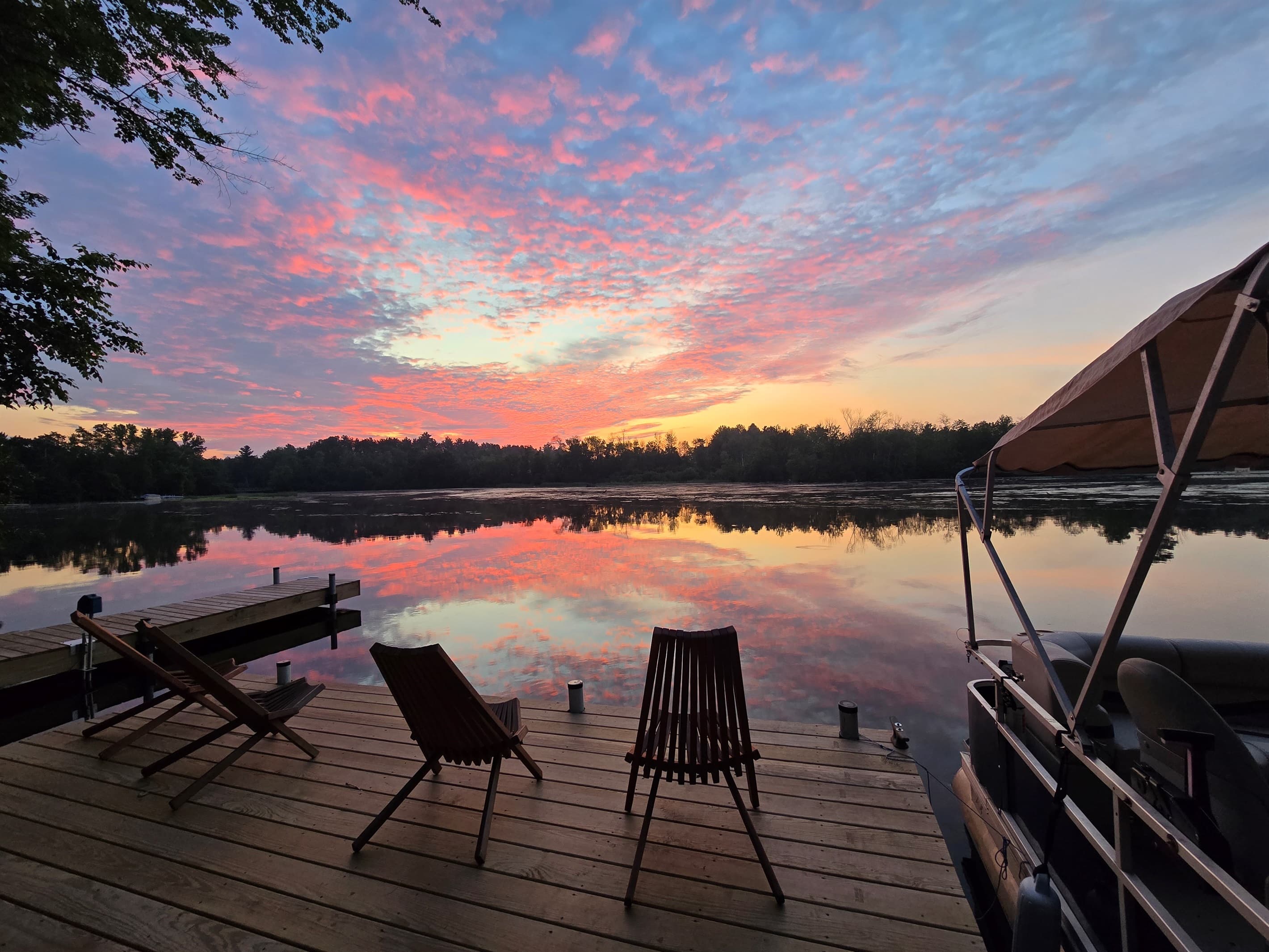 - Sunrise colors glow across the lake each morning   - Relax on the dock with calm water reflections   - Scenic lakeside seating for unforgettable moments