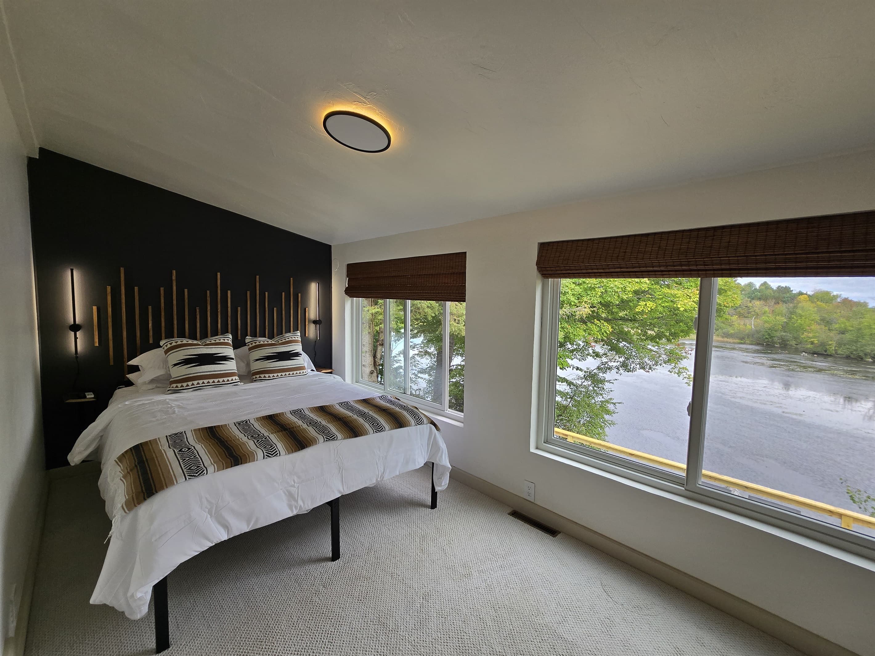 Master bedroom or lake view room, waking up or falling asleep in here in magical.