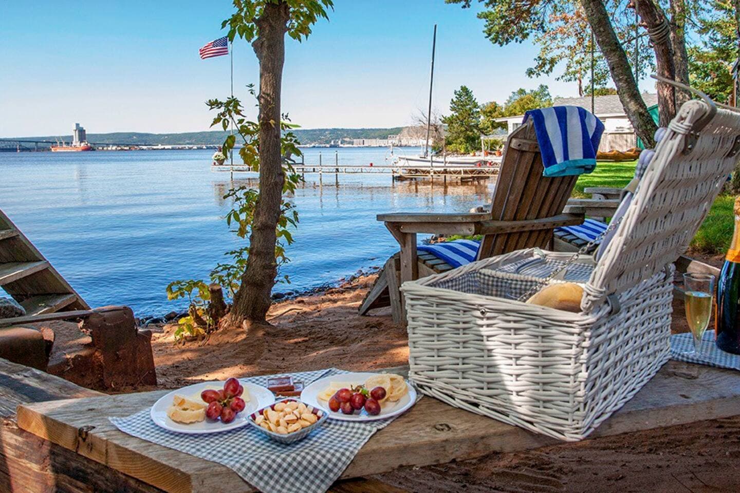 Who doesn't love a picnic on the beach with a picnic basket?!