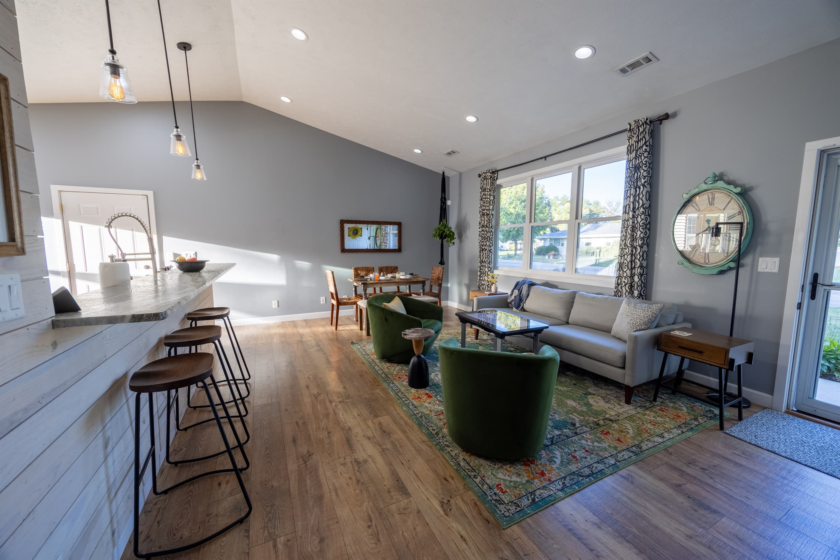 Cozy and bright living Rm