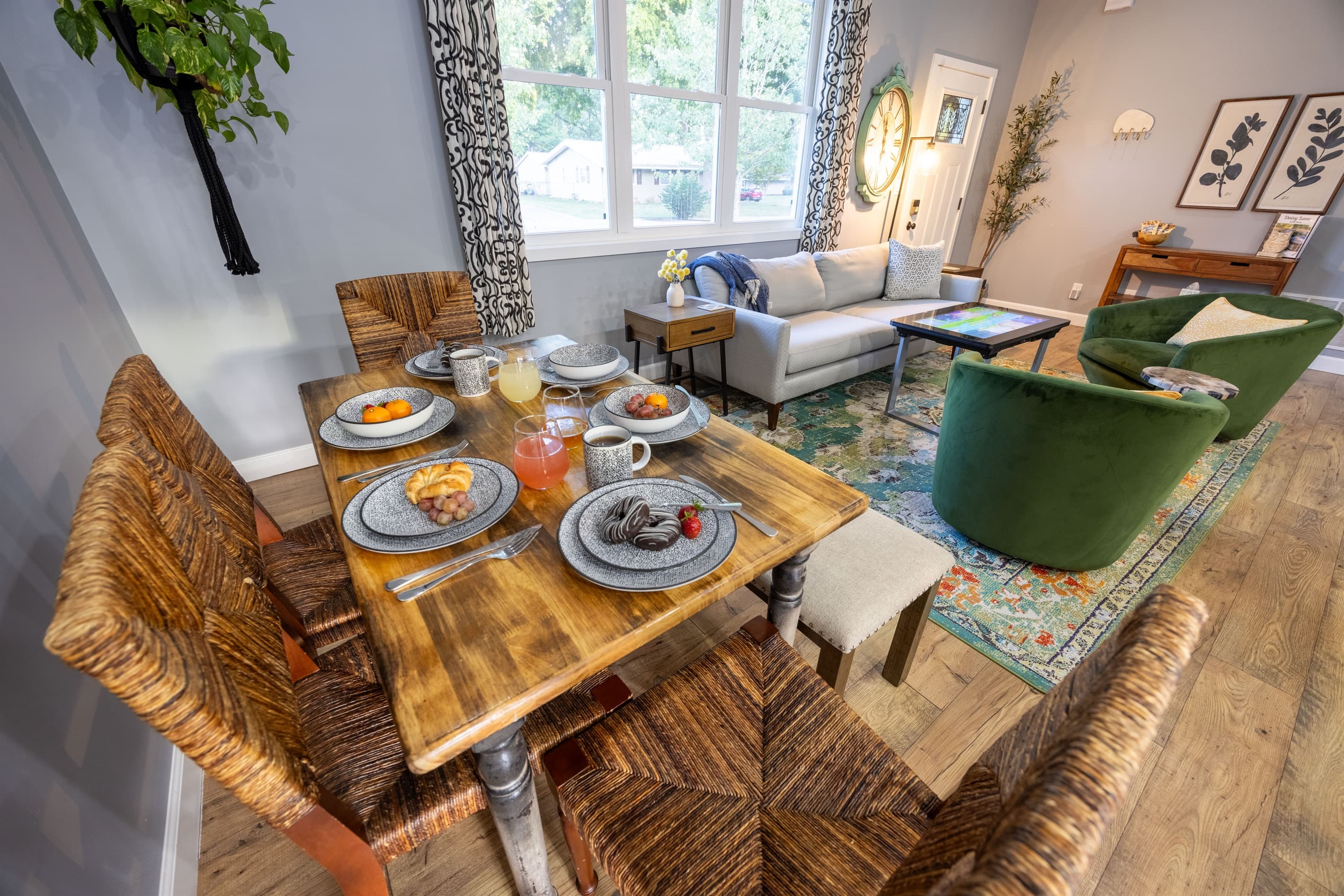 Seating for 7 | Open Concept
